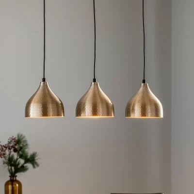 Immagine di Gakula Lampada a sospensione in linea 3 lampadine Metallo martellato Nero e oro antico Menzzo