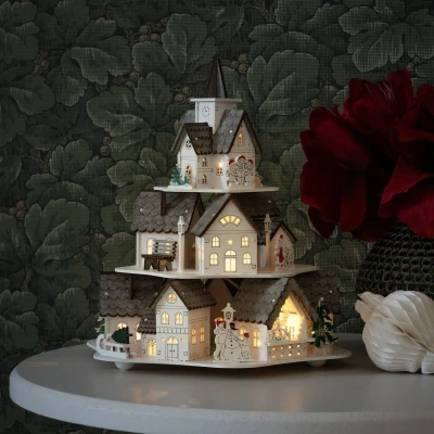 Immagine di Konstsmide Luci di Natale / LED Silhouette Village Scene/6H Timer, 10 Diodi, Funzionamento a Batteria o USB, Interno, 2 x AAA 1.5V (escluso)