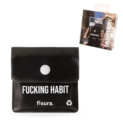 Immagine di Fisura Posacenere tascabile pieghevole “F*cking habit. Perfetto per auto, viaggi o attività all’aperto. Bustina portacenere riutilizzabile, compatta e originale. 8 x cm.