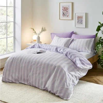 Immagine di Sassy B Bedding Stripe Tease Set copripiumino reversibile per letto king size, con federe, colore: lilla