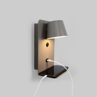 Immagine di BarcelonaLED Lampada da Parete con Ripiano Base di Ricarica USB Faretto LED Orientabile 6W Bianco Caldo 2700K Interruttore Integrato per Camera Letto Testiera Lettura Soggiorno