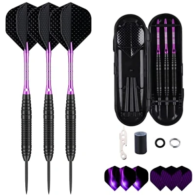 Immagine di Set Professionale da 3 Freccette con Punta in Acciaio 22 Grammi Alberi Alluminio Viola, 9 voli Standard + 50 O Ring Gomma 12 Anelli a Molla 1 Strumento per affilare Le