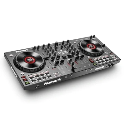 Immagine di Numark NS4FX Console DJ a 4 canali, con jog wheel touch display, pad Performance, effetti, uscite Booth e Main Serato Lite incluso