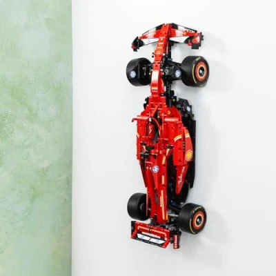 Immagine di Brickify Staffa di montaggio a parete compatibile con Lego Technic Ferrari SF 24 42207 Mostra in modo sicuro la tua auto Set non incluso