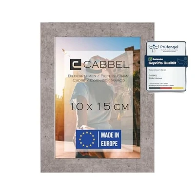 Immagine di CABBEL cornice 10x15 cm, Grigio (Calcestruzzo), robusta in legno MDF, vetro Plexi infrangibile, da appendere e