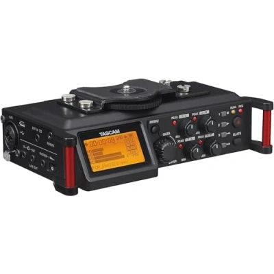 Immagine di TASCAM Registratore audio portatile a 4 canali per video filmatore, ingressi combo XLR/TRS, 2 microfoni interni, limitatore, filtro HP (DR 70D)