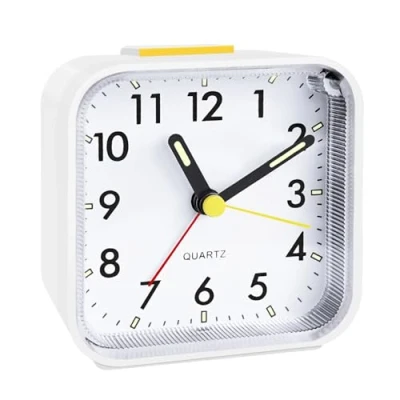 Immagine di CNMTCCO Sveglia, sveglia analogica senza ticchettio, funzionamento a batteria, allarme forte, funzione snooze, silenzioso, display luminoso, design portatile per dormienti profondi