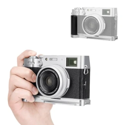 Immagine di JJC Arca Type Metallo Verticale Mount Grip Staffa per Fujifilm X100V, X100F Migliora le Sensazioni Manuali la Registrazione Video di Youtube Vlog (Argento)