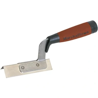 Immagine di Cazzuola ad angolo esterno Marshalltown con manico DuraSoft, perfetta per la costruzione di muri a secco e l&#039;isolamento termico, dimensioni della cazzuola: 108x38 mm