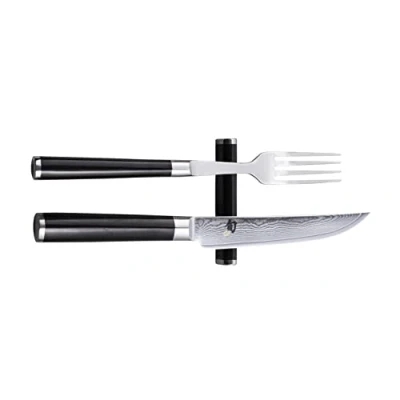 Immagine di Kai Shun Classic Set di Posate Giapponesi 3 Pezzi Coltello da Bistecca Lunghezza Lama 12 cm Damascato 32 Strati VG Max Core 61 HRC + Forchetta in Acciaio Inox Alta qualità Poggia