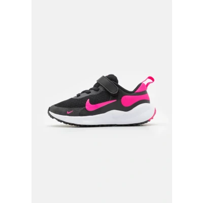 Immagine di Nike Performance Revolution 7 Unisex Scarpe running neutre per bambini, Taglia: 27.5, Black/hyper pink/white Tessuto / sintetico