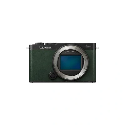 Immagine di Panasonic Lumix DC S9E G Videocamera mirrorless Full Frame Open Gate per vlogging, 24,2 MP, video 6K/4K, PDAF 779 punti, stabilizzazione immagine, schermo angolo libero, WiFi 5Ghz, Verde Oliva