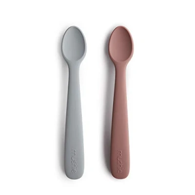 Immagine di Mushie Cucchiai da Alimentazione per Bambini Set di 2 in Silicone Senza BPA Lavabile Lavastoviglie Cloudy Mauve