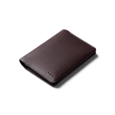 Immagine di Bellroy Passport Cover (portafoglio/custodia da viaggio sottile con scomparti per carte e spazio contanti documenti di viaggio) DeepPlum