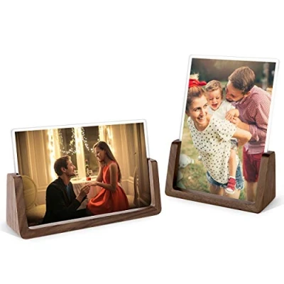 Immagine di MEKO Set di 2 cornici per foto in legno, con fondo legno noce e coperture acrilico trasparente, piano da scrivania casa/ufficio (orizzontale verticale) (13 x 18 cm)
