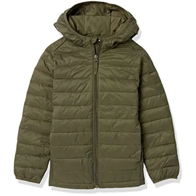 Immagine di Amazon Essentials Piumino Leggero con Cappuccio Impermeabile e Ripiegabile Bambini Ragazzi, Verde Oliva Scuro, 8 Anni