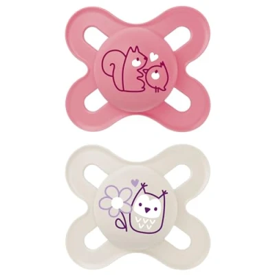 Immagine di MAM Ciuccio in lattice di gomma naturale, neonato, 0 2 mesi, con tettarella simmetrica, piatta e flessibile, scatola autosterilizzante, rosa opaco, confezione da
