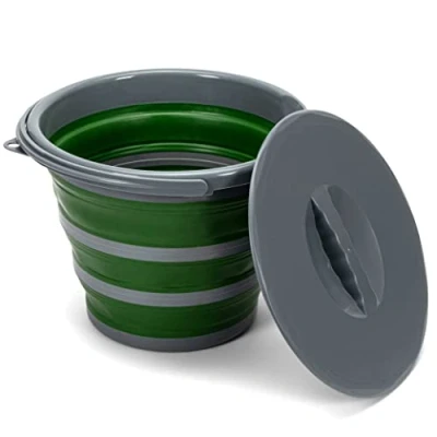 Immagine di Secchio Pieghevole 10 Litri con Coperchio e Manico 10l in Plastica Silicone per Campeggio, Pesca, Pulizia, ecc. Richiudibile &amp; Salvaspazio