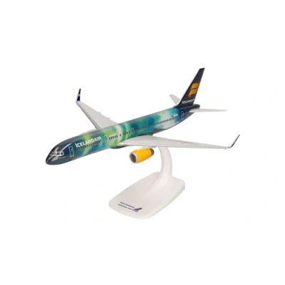 Immagine di Herpa modello di aereo Icelandair Boeing 757 200 TF FIU in scala 1:200 Snap Fit, pezzo da collezione, miniatura deco, statuetta con supporto plastica