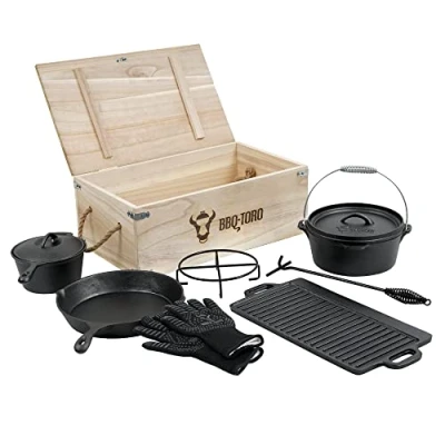 Immagine di BBQ Toro Dutch Oven Set in scatola di legno ghisa già cotto con Oven, ferro per cialde, casseruola, padella e piastra grigliate, griglia impilabile, sottopentola (8 pezzi)
