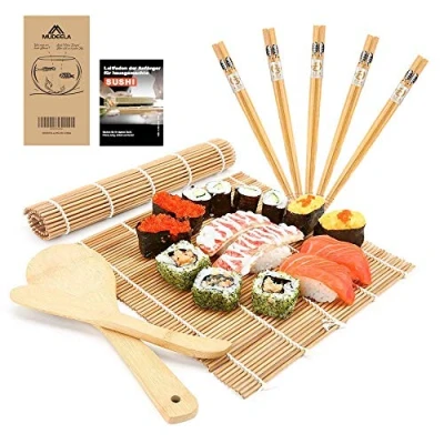 Immagine di MUDEELA Set Sushi in Bambù, Kit 9 Pezzi per include 2 Tappetino Bamboo, 5 Paia di Bacchette Sushi, 1 Spargitore Riso, Paletta, Guida Principianti (PDF)
