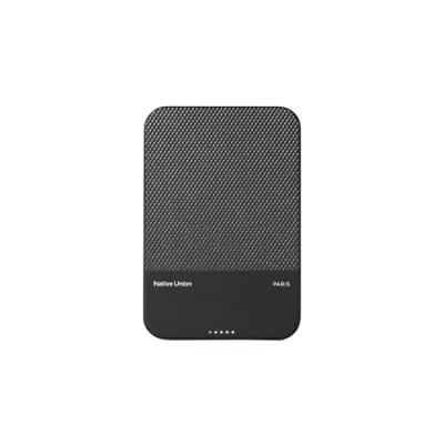 Immagine di Native Union (Re) Classic Power Bank Caricatore portatile magnetico compatibile con MagSafe da 5000mAh 15W Cavo USB C incluso per iPhone 15, 15 Plus, Pro, Pro Max, AirPods (Nero)