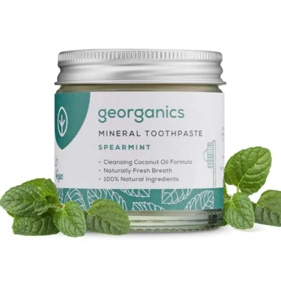Immagine di Georganics Dentifricio Biologico Sbiancante e Ricco di Minerali Formula Non Cchiumogena Con Olio Cocco Vergine Vegan, senza SLS, Test Sugli Animali Fluoro Menta Verde 60ml