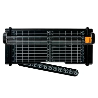 Immagine di FISKARS Recycle Tagliacarte, A4, Con lama in acciaio inossidabile rivestita titanio, Rispettoso dell&#039;ambiente, SureCut, 1004639