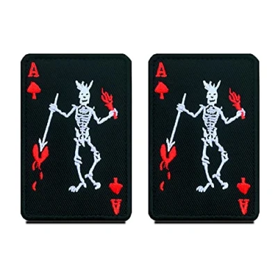Immagine di 2 Pezzi Il pirata di Barbanera Carta della Morte ACE Ricamato Toppa Compatibile con Velcro per Cappotto Cappellini Zaino Viaggio Spalla Cyclist Sociale Tattico Militare Collezione