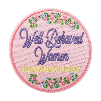 Immagine di Finally Home toppa termoadesiva Well Behaved Women Patch femminismo, con fiori