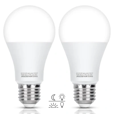 Immagine di Aigostar Lampadina con Sensore Crepuscolare, LED E27 A60 12W, Luce Bianca 6500K, 1170 Lm, Accensione/Spegnimento Automatico Dall&#039;alba al Tramonto, Non Dimmerabile, Pacco da 2 Unità