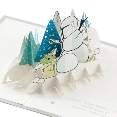 Immagine di Hallmark biglietto di Natale, The Mandalorian, 3D e pop up, auguri design Mandalorian Grogu, colorato