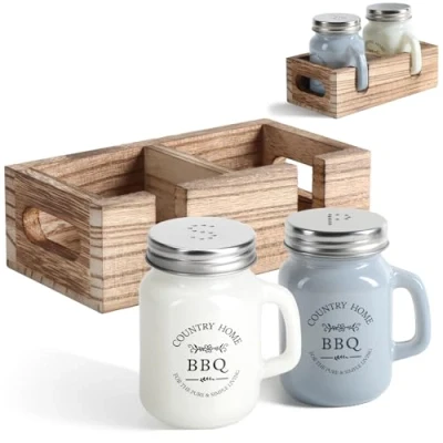 Immagine di COM FOUR® Set saliera e pepiera da 3 pezzi portaspezie in scatola di legno barattolo spezie con iscrizione a forma boccale birra (3 parti vetro legno)