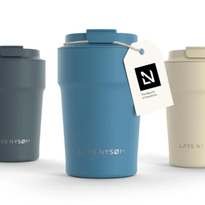 Immagine di LARS NYSØM Tazza Termica per caffè Thermo Coffee Mug to Go 380ml da Viaggio Senza BPA 0,38 Litri con Isolamento In Acciaio Inox e Tenuta stagna tè (Calypso Blue, 380ml)