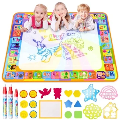 Immagine di Aqua Magic Doodle tappetino da colorare per bambini, 100 x 70 cm, grande magico con libro d&#039;acqua, 4 penne magiche, 8 set di timbri giocattoli a partire 2, 3, 4, 5 anni