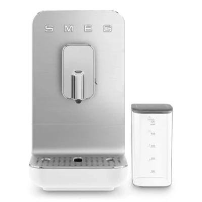 Immagine di Smeg, Macchina da Caffè Espresso Automatica BCC13WHMEU, Sistema Latte, Macinacaffè Integrato, Thermoblock, 1,4 L, Cassetto Raccogligocce Rimovibile, Dimensioni Compatte, 1350W, Bianco