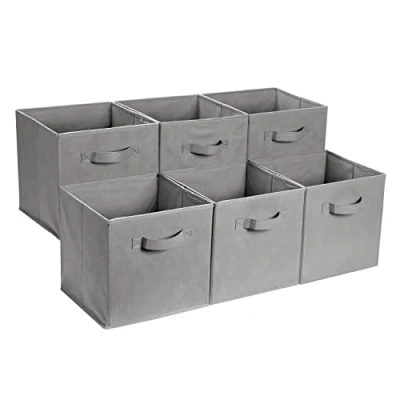 Immagine di Amazon Basics Confezione da 6 cubi portaoggetti pieghevoli in tessuto, contenitori con maniglie 33x33x33 cm, Grigio Tinta Unita