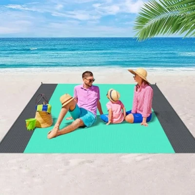 Immagine di Coperta da Spiaggia, 210 x 200 cm Picnic Impermeabile, Tappetino Spiaggia Pieghevole con 4 Picchetti Fixed, Portatile Leggero per Campeggio, Escursionismo,