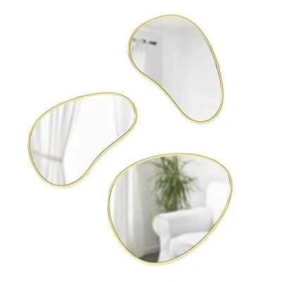 Immagine di Umbra Hubba Pebble Set di 3 specchietti da parete dal design moderno con forma organica, in ottone