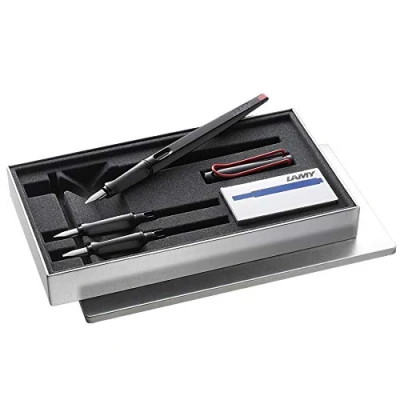 Immagine di Lamy Joy Calligraphy Set in nero con cartucce d&#039;inchiostro blu