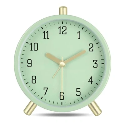 Immagine di Lafocuse Metallo Sveglia senza Ticchettio con Luce Notturna, Moderno Verde Matcha da Comodino Analogico, Classico Silenzioso Semplice Orologi Scrivania e Scaffale 11cm