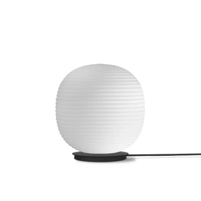Immagine di New Works Lantern Globe Medium lampada da tavolo, Ø 30cm