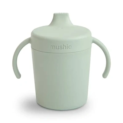 Immagine di mushie Sippy Cup Made in Danimarca Coperchio e maniglie a torsione resistente alle perdite, 6 mesi + (salvia)