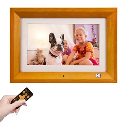 Immagine di KODAK Cornice Digitale Foto 10 Pollici con Telecomando, 8GB Memoria, Legno Elettronica Cornici Digitali Display Casuale Video e Musica, Supporto Auto Rotazione, Automatic Switch, Scheda SD USB