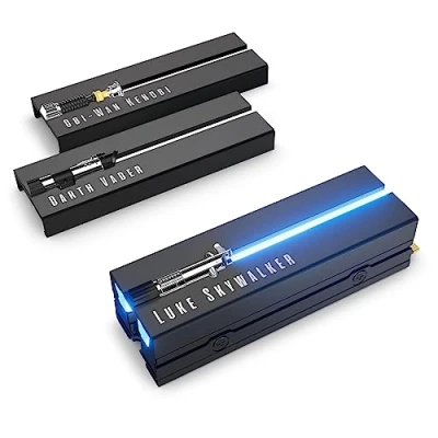 Immagine di Seagate Firecuda Lightsaber Legends Special Edition, 1 TB, SSD interno M.2, 4 porte PCIe Gen4, NVMe 1.4, fino a 7.300 MB/s, spade laser LED RGB personalizzabili (ZP1000GM3A053)