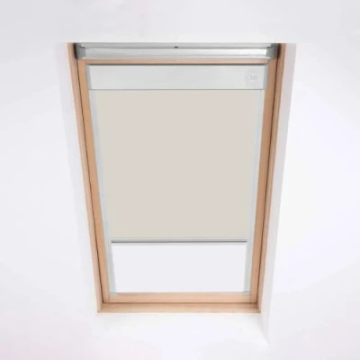 Immagine di Tenda a rullo per lucernario Velux oscurante finestre da tetto, codice C01, crema
