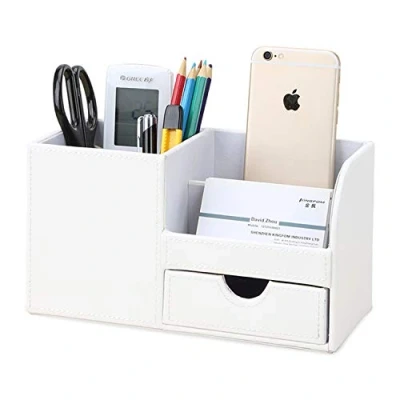 Immagine di KINGFOM 4 scomparti Multifunzionale Portaoggetti da scrivania/Organizzatore di cancelleria/Portapenne Scrivania/Organizer scrivania/Portaoggetti ufficio in Pelle PU (Bianca)