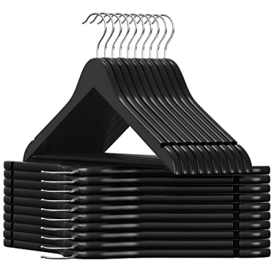 Immagine di SONGMICS Grucce Legno, 20 Pezzi, Appendiabiti con Scanalature su Spalle, Barra Portapantaloni Antiscivolo e Gancio Girevole a 360, per Completi Camicie Cappotti, Nero Argento CRW02B