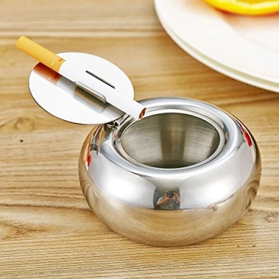 Immagine di Gearmax Acciaio Inox Posacenere Tamburo Forma con Coperchio, Antivento Sigaretta Fumo Portacenere Desktop Ash Vassoio per Home Office Decorazione (Argento)
