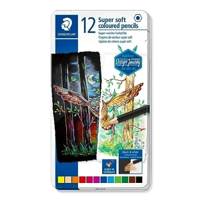 Immagine di STAEDTLER ST Matite Colorate Soft, Formato Classico Esagonale, Mine Super morbide, Elevata opacità su Carta Chiara e Scura, Astuccio in Metallo con 12 Colori Vivaci, 149C M12, Multicolore